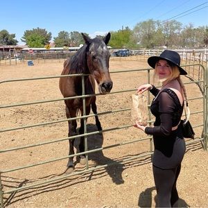 Meet your Posher, Ida